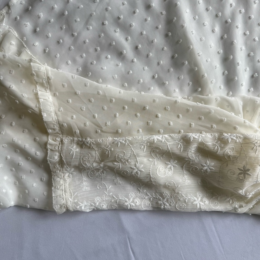 Express Cream Ruffle Blouse - Picture 6 of 9